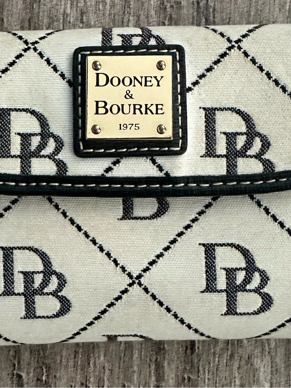Dooney & Bourke Cream and Black Signature Canvas Wallet - Picture 3 of 7